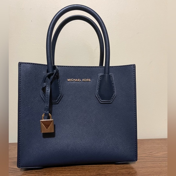 Michael Kors Mercer Medium Saffiano Leather Accordion Crossbody Bag - Picture 5 of 16